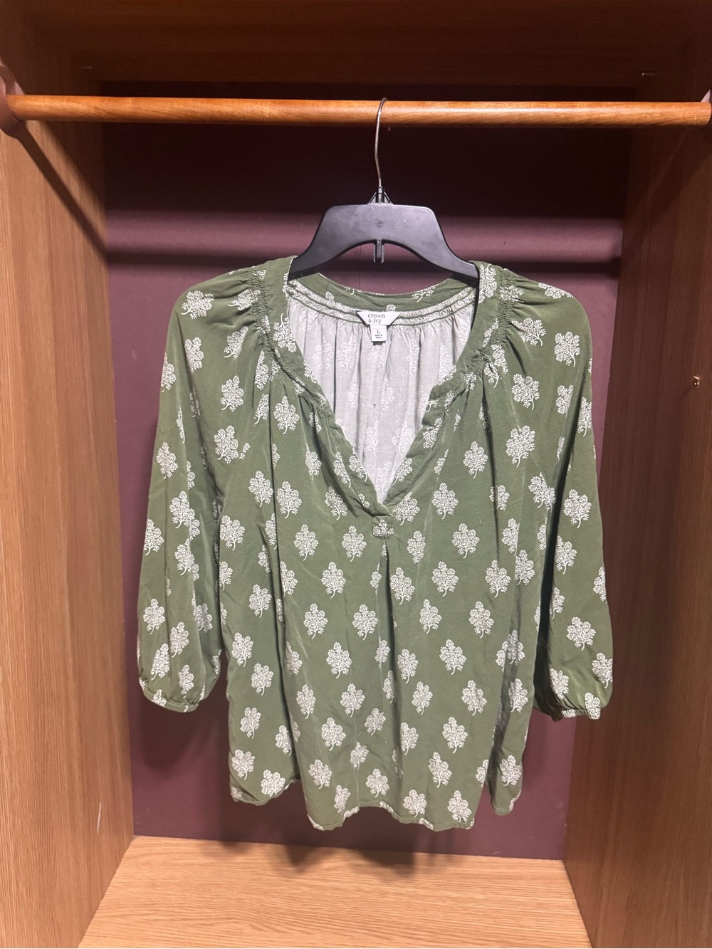 Crown & Ivy Green White Floral Peasant Blouse Size Large